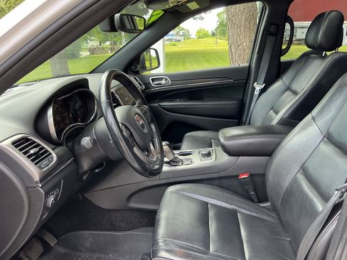 Used 2021 Jeep Grand Cherokee Limited w/ Sun & Sound Group AWD/4WD image 9