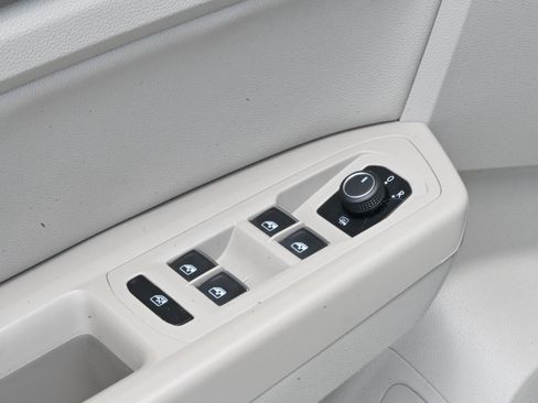 Used 2019 Volkswagen Atlas SE FWD image 26