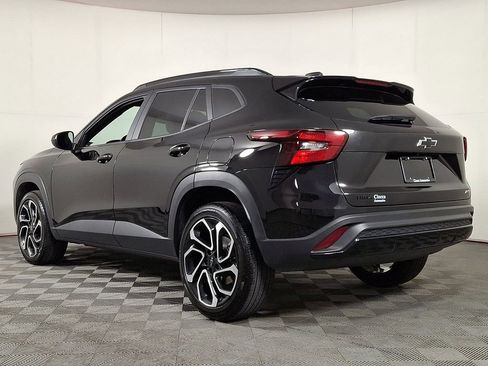 Used 2025 Chevrolet Trax RS FWD image 7