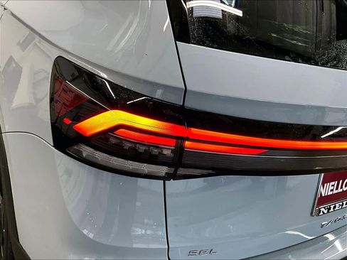 New 2026 Volkswagen Taos SEL image 24