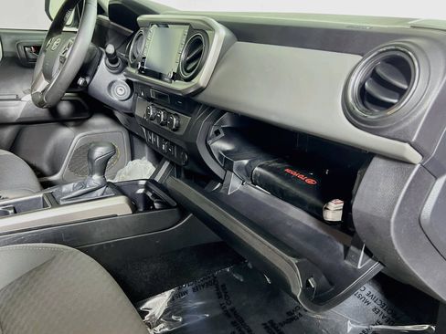 Used 2022 Toyota Tacoma SR5 w/ Technology Package RWD image 34