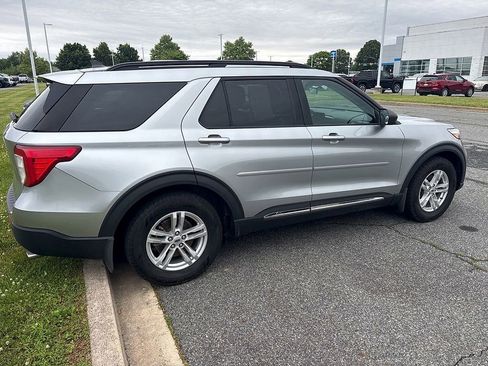 Used 2022 Ford Explorer XLT w/ Class IV Trailer Tow Package RWD image 9