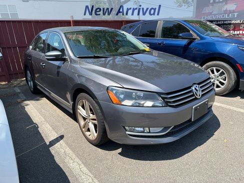 Used 2015 Volkswagen Passat 1.8T SE FWD image 2