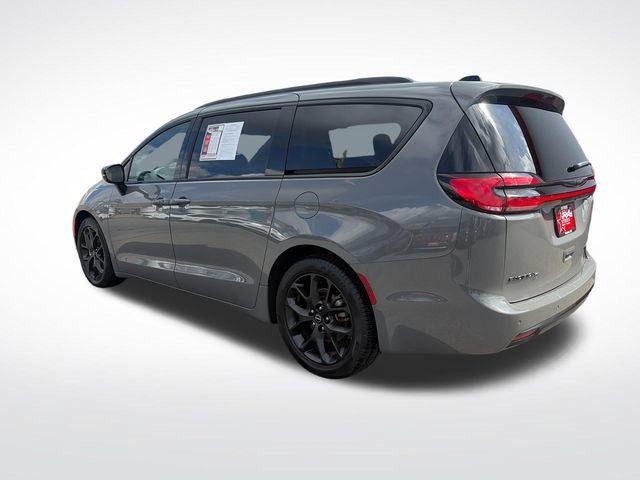 Used 2025 Chrysler Pacifica Limited FWD image 4