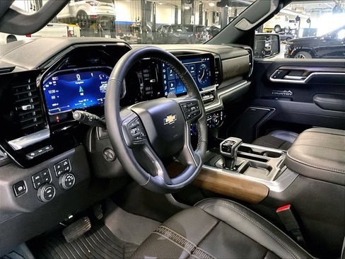 Used 2026 Chevrolet Silverado 1500 High Country w/ Technology Package AWD/4WD image 8