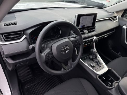 Used 2025 Toyota RAV4 LE image 18