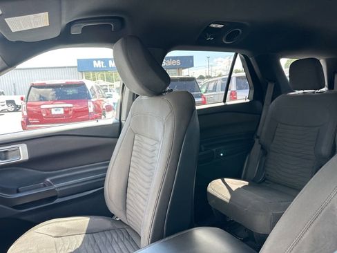 Used 2020 Ford Explorer XLT w/ Comfort Package image 16