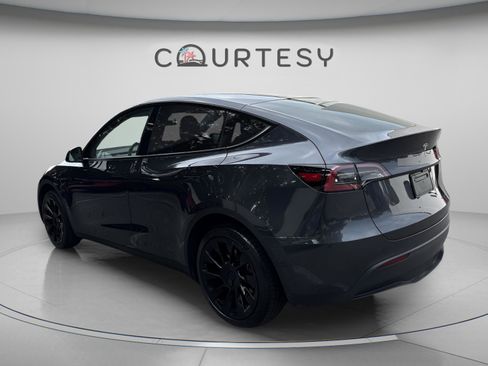 Used 2025 Tesla Model Y Long Range RWD image 5