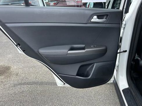 Used 2022 Kia Sportage LX image 14