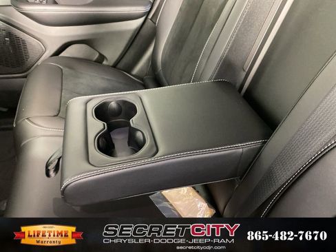 New 2026 Jeep Grand Cherokee Altitude image 27