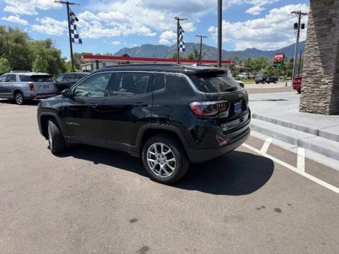 Used 2022 Jeep Compass Latitude AWD/4WD image 9