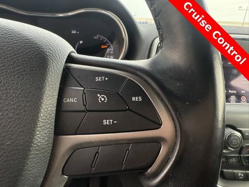 Used 2020 Jeep Grand Cherokee Laredo image 33