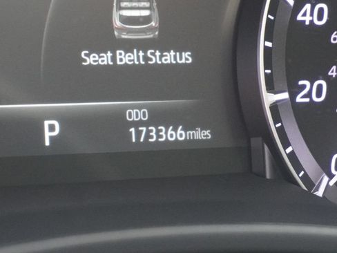 Used 2020 Toyota Highlander XLE FWD image 25