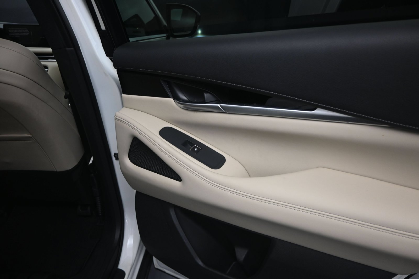 Used 2024 INFINITI QX60 Pure w/ Cargo Package FWD image 22