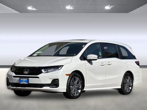New 2026 Honda Odyssey Touring image 2
