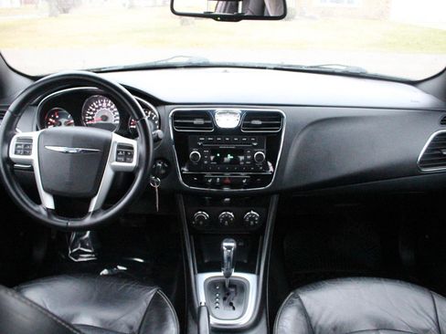 Used 2013 Chrysler 200 Limited image 25