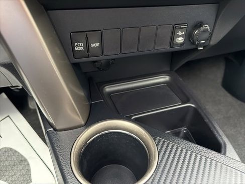 Used 2013 Toyota RAV4 XLE image 25