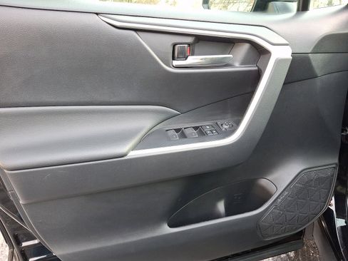 Used 2022 Toyota RAV4 XLE image 13