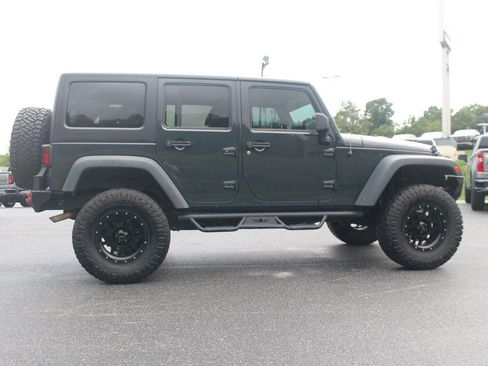 Used 2016 Jeep Wrangler Unlimited Rubicon w/ Connectivity Group AWD/4WD image 8