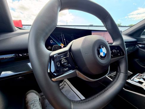 Used 2025 BMW 530i RWD image 18
