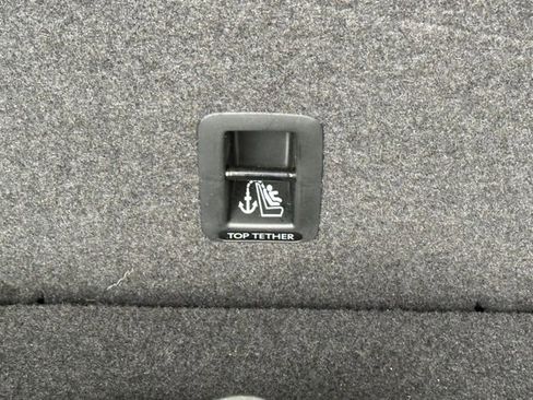 Certified 2022 Volkswagen Tiguan SE R-Line image 19