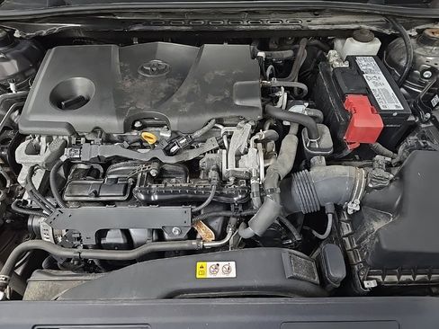 Used 2020 Toyota Camry SE image 12