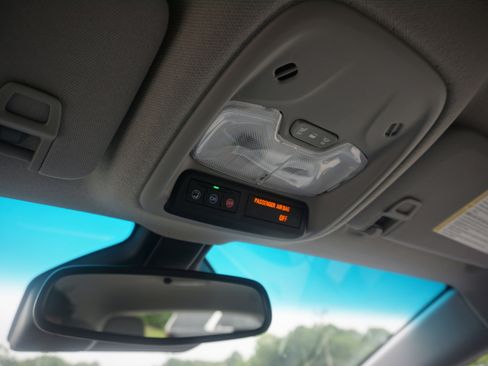 Used 2020 Chevrolet Bolt LT image 28