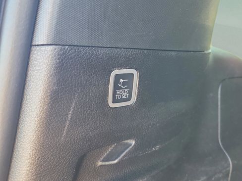 Used 2024 Jeep Wagoneer L Series II w/ Flexible Seating Group image 12