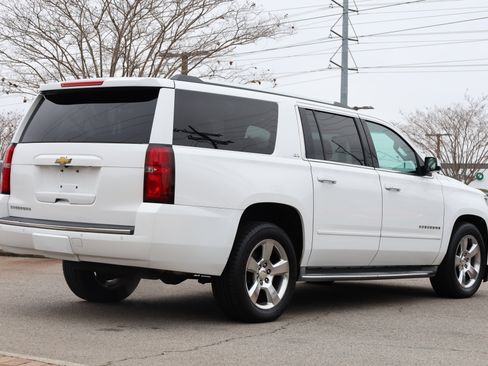 Used 2015 Chevrolet Suburban LTZ image 4