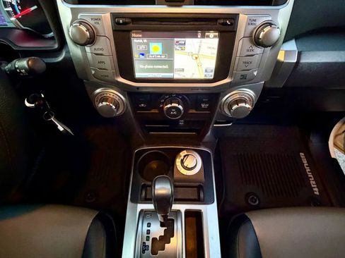 Used 2017 Toyota 4Runner SR5 Premium image 13