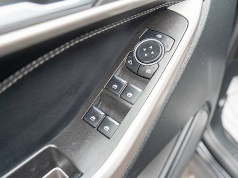 Used 2023 Ford Explorer XLT AWD/4WD image 18