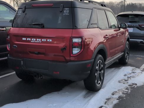 Used 2022 Ford Bronco Sport Outer Banks w/ Tech Package image 3