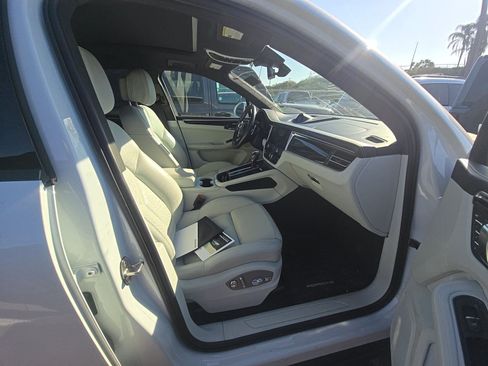 Used 2023 Porsche Macan AWD/4WD image 11
