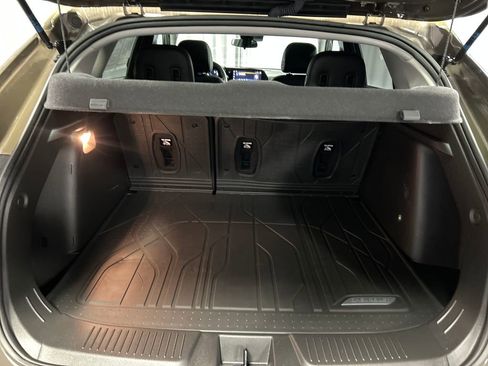 Used 2024 Chevrolet Trax LT w/ Sunroof Package image 25