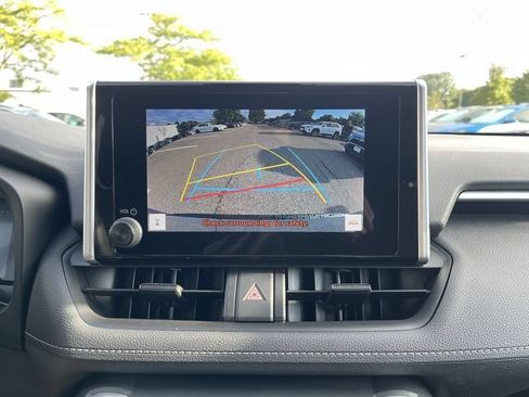 Used 2024 Toyota RAV4 LE AWD/4WD image 18