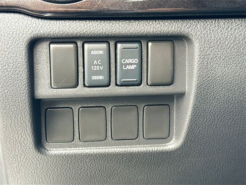 Used 2019 Nissan Titan SV w/ SV Convenience Package image 10