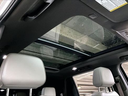 Used 2022 GMC Yukon SLT w/ SLT Premium Package image 13