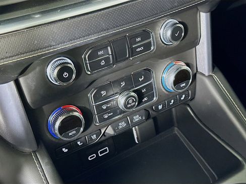 Used 2021 GMC Yukon XL SLT w/ SLT Premium Package image 28