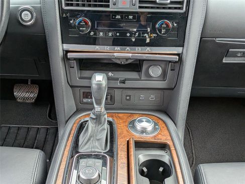 Used 2024 Nissan Armada SL w/ Captain's Chairs Package image 19