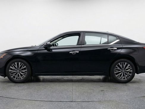 Used 2025 Nissan Altima 2.5 SV image 5