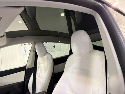 Used 2022 Tesla Model Y Performance AWD/4WD image 24