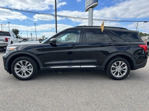 Certified 2022 Ford Explorer XLT w/ Equipment Group 202A image 5