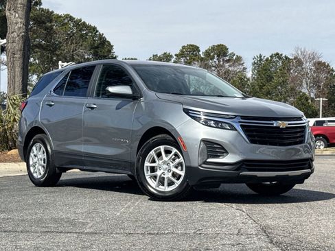 Used 2024 Chevrolet Equinox LT image 2
