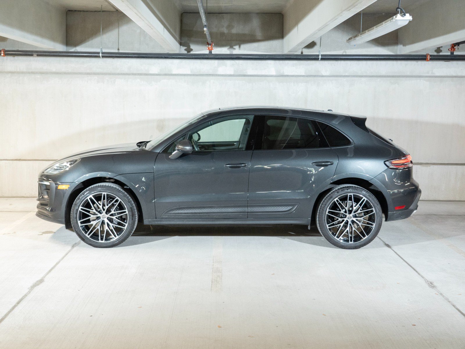 Certified 2026 Porsche Macan AWD/4WD image 2