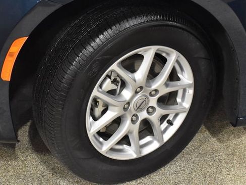 Certified 2025 Chrysler Pacifica Select image 11