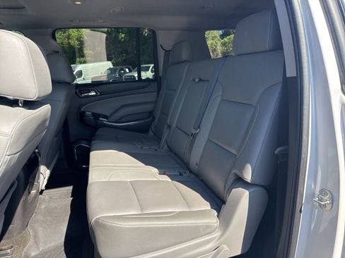 Used 2018 Chevrolet Suburban LT w/ Luxury Package RWD image 21