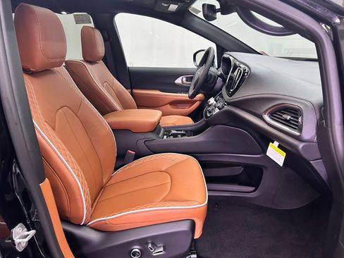 New 2026 Chrysler Pacifica Pinnacle image 26