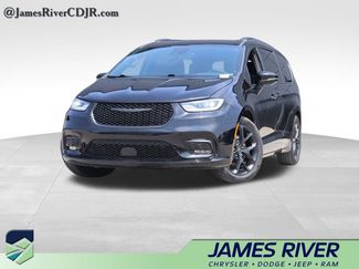 Used 2025 Chrysler Pacifica Limited FWD 360° Tour