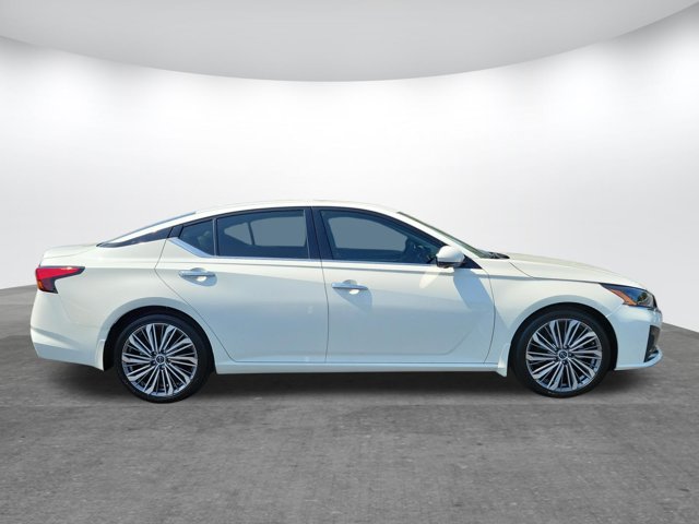 Used 2025 Nissan Altima 2.5 SL FWD image 8