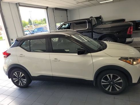 Used 2018 Nissan Kicks SV FWD image 7